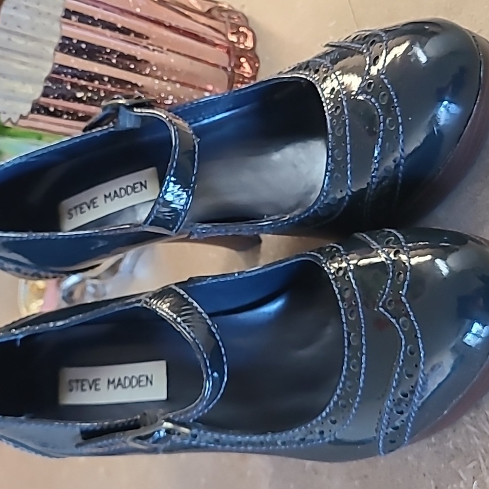 LIKE NEW! Steve Madden Sz 8 Navy Patent Leather Oxford Mary Jane Heels - Picture 3 of 4